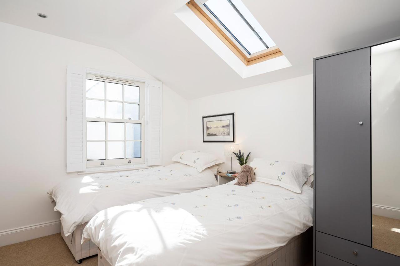 Finest Retreats - Lighthouse Cottage Rampside Exteriör bild