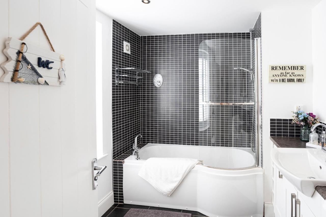 Finest Retreats - Lighthouse Cottage Rampside Exteriör bild