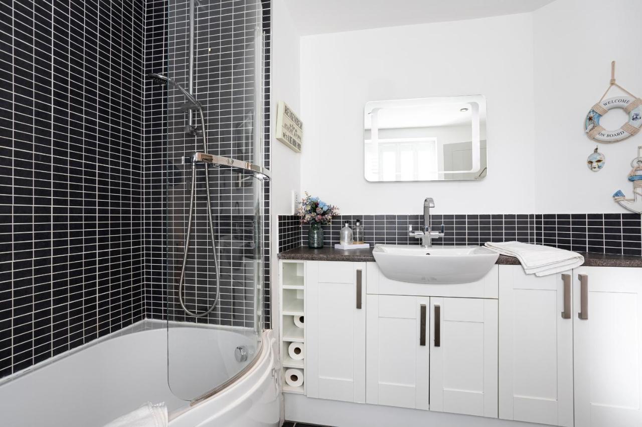 Finest Retreats - Lighthouse Cottage Rampside Exteriör bild